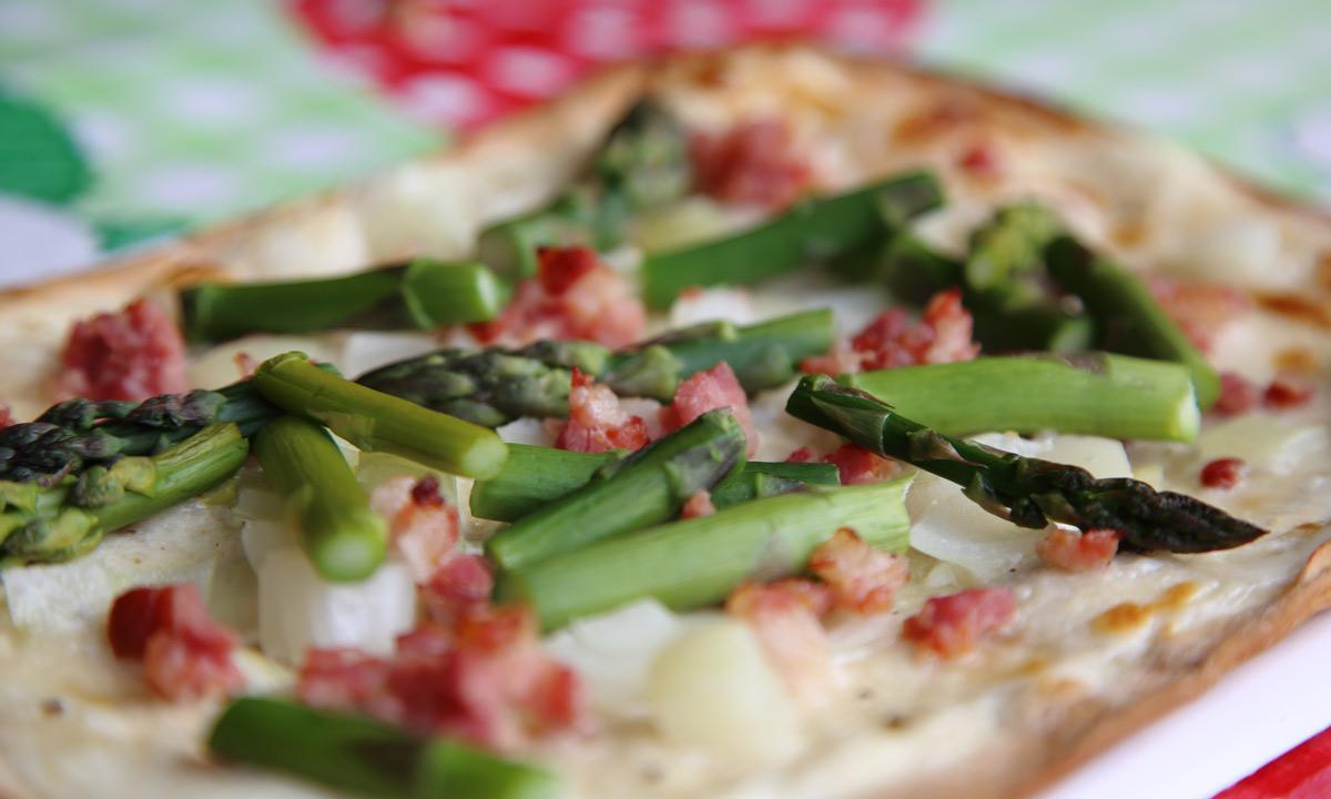 Spargelflammkuchen; Foto: © Sebastian Göbel / PIXELIO Spargelflammkuchen; Foto: © Sebastian Göbel / PIXELIO