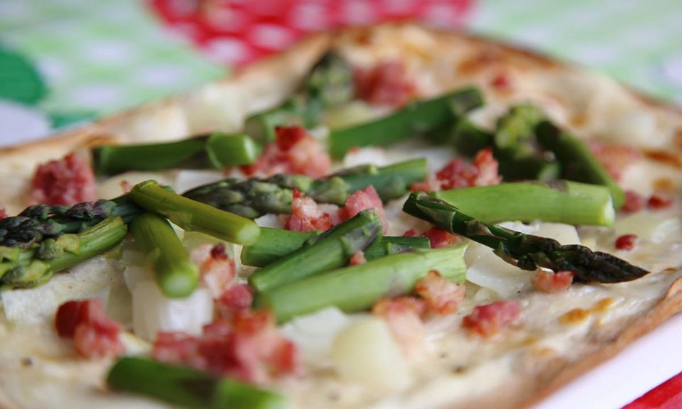 Foto: © Sebastian Göbel / PIXELIO Spargelflammkuchen