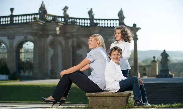 Besucher im Schlossgarten Weikersheim